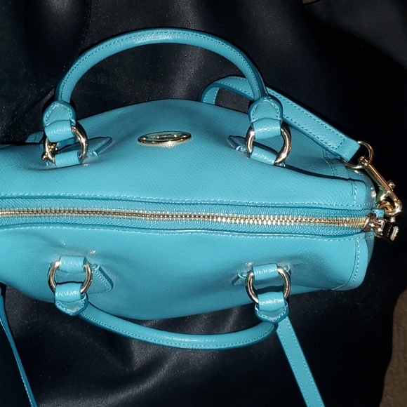 Coach bag styled with Crossbody also 2 in 1 bag lol - Picture 7 of 10
